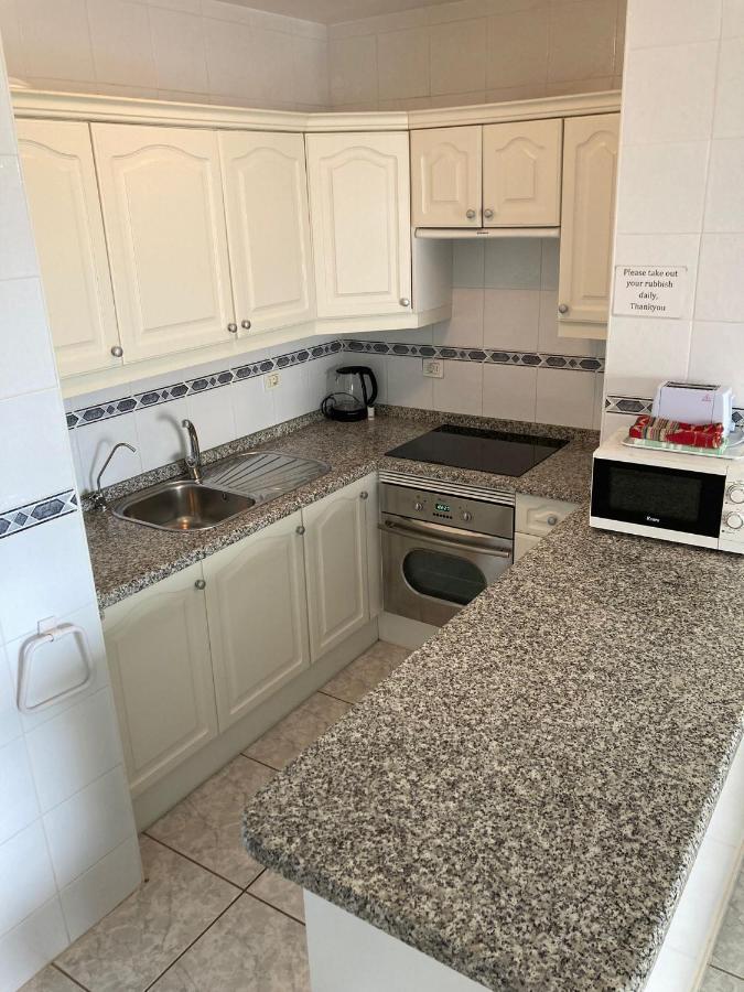 Victoria Court 2, Los Cristianos Guincho  Экстерьер фото
